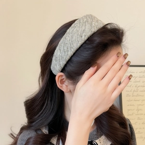Elegant wide tweed headband in grey gold with shimmering thread for a high crown effect