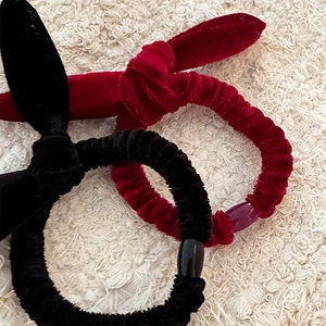 Lot de chouchous en velours à oreilles de lapin et perles en noir et bordeaux