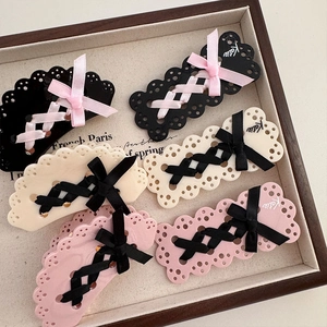 Mollette per capelli stile lolita con fiocchi in nastro nei colori nero, bianco e rosa