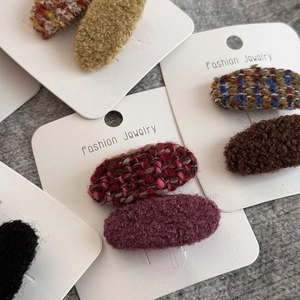 Schickes Set aus Strick- und Plüsch-Haarspangen für Damen in warmen Herbst-Winterfarben