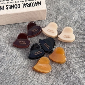 Mollette per capelli a forma di cuore in acetato con etichetta dorata fatta a mano