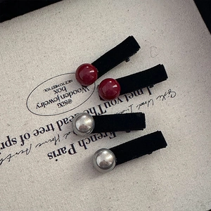 Elegant velvet hair clips set with red and silver pearls for bangs and side hair styling