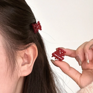 Lot de deux mini pinces à cheveux ours rouge vin avec strass pour coiffure élégante