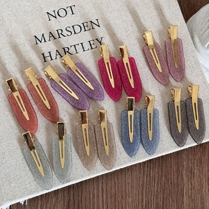 Barrettes à cheveux scintillantes de style coréen en diverses couleurs sur fond de toile