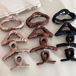 Korean Style Fabric Wrapped Hair Claw Clip Elegant Satin Pleated Shark Clip Large Minimalist Hair Catch Accessories For Women