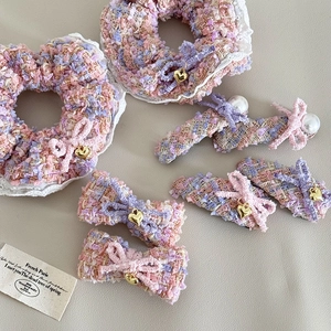 Haarklammern-Set aus Tweed mit Schleifen, Herzanhängern und Kunstperlen in Rosa