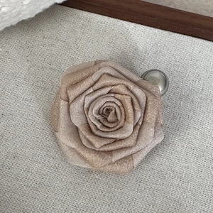 Detailed top view of a dried rose hair claw clip with vintage 3D fabric petals