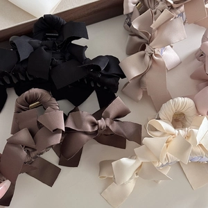 Eleganti mollette per capelli con fiocco in raso nero, beige e rosa per donne