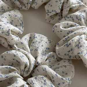 Chic floral scrunchie in beige with blue flower patterns and soft crinkled texture
