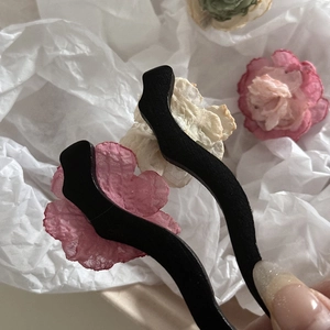 Elegant camellia hair pin with retro fabric flowers and matte wavy grip for Hanfu hair styling