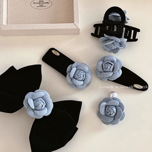 Eleganter Kamelienblüten Haarclip Handgefertigter Stoff Samt Schleife Haarklammer Für Damen Milchblau Blumen Haarschmuck Kopfschmuck