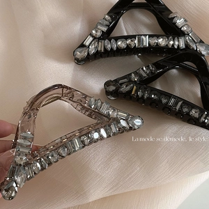 Elegant Triangle Rhinestone Hair Claw Clip For Women Resin Geometric Hair Catch Barrette Large Sparkling Crystal Hair Accessories