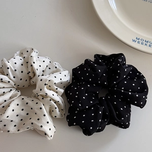 Lot de deux chouchous à pois de style français avec texture satinée douce