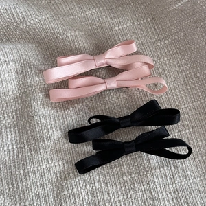 Lot de quatre barrettes à nœuds en ruban de satin rose et noir pour coiffure quotidienne