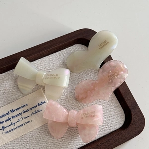 Ensemble de barrettes à cheveux nceud et coeur en acétate aux tons rose et crème