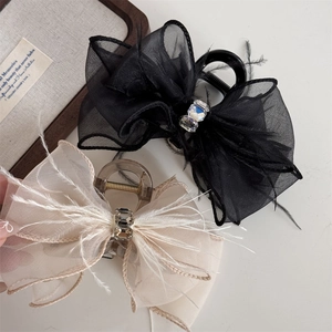 Elegant bow hair claw clips with feathers and rhinestones in black and champagne