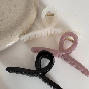 Vintage oversized cross claw clips set in cream pink and black 14.5cm hair accessories