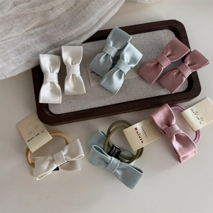 Handgefertigte Haarklammern und Haargummis mit Schleife in Creme Blau und Rosa Set