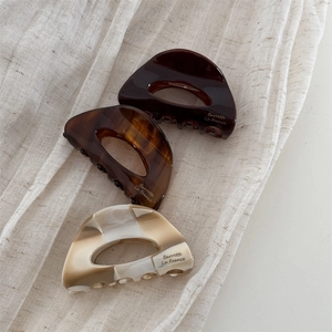 Set di 3 mollette per capelli a semicerchio in acetato marrone, ambra e beige marmorizzato