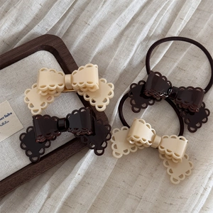 Ensemble élégant de pinces à cheveux et élastiques à nœud évidé en crème et marron foncé
