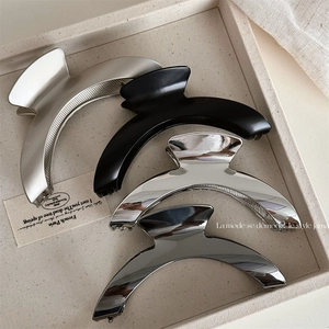 Large Alloy Metal Hair Claw Clip Minimalist Arc Shape Shark Clip Non-Slip Strong Hold Hairpin For Women Daily Styling Accessory