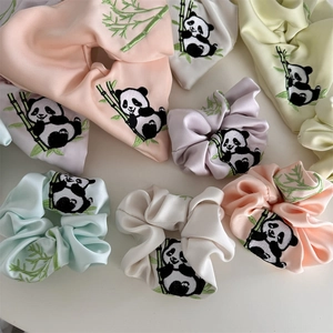 Satin-Haargummis in Macaron-Farben mit niedlicher Panda- und Bambus-Stickerei