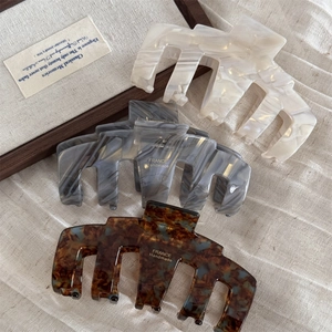 Retro acetate hair claw set in marble and tortoiseshell patterns for women
