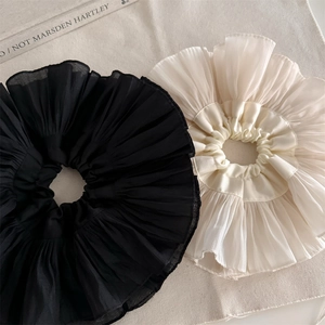 Übergroße geraffte Haargummis in Schwarz und Beige aus Chiffon für elegante Frisuren