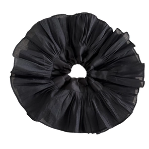 Übergroßes doppellagiges gefaltetes schwarzes Haargummi aus Chiffon für Stylings