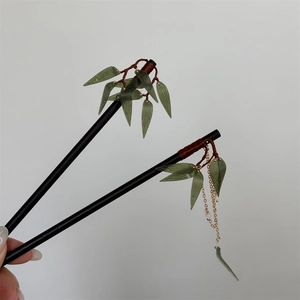 Lot d'épingles à cheveux en bambou avec feuilles vertes et glands dorés élégants