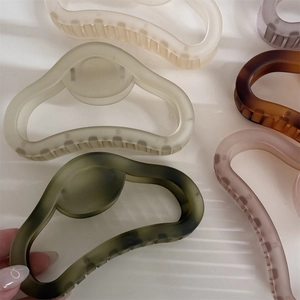 Matte wave-shaped hair claw clips in assorted Morandi colors for thick hair