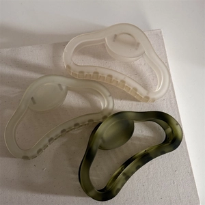 Set of matte hollow wavy hair claws in cream, light green and marbled dark green tones