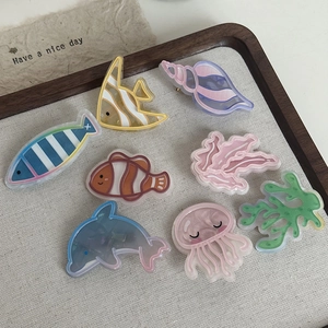 8-teiliges Set Ozean-Haarspangen aus Acryl mit Delfinen und Muscheln in Pastellfarben