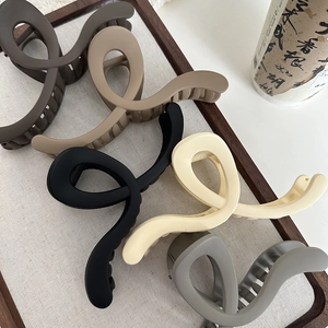 Minimalist matte large wave hair claws in five Morandi colors for women's hairstyling