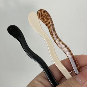 Set of 3 acetate wavy hair pins in black, cream white and tortoiseshell pattern