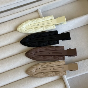 Set di mollette per capelli senza cuciture con finitura opaca in quattro colori
