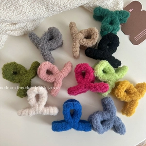 Women Faux Fur Plush Hair Claw Clip Solid Color Fuzzy Cross Shark Clip Autumn Winter Warm Elegant Handmade Hair Accessories