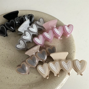 Five-piece set of matte jelly heart-shaped hair claws in assorted minimalist colors