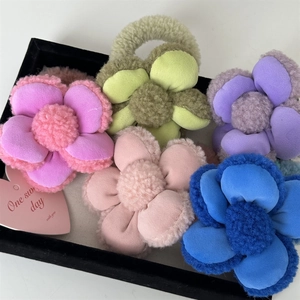 Lot de chouchous fleurs en peluche aux couleurs assorties avec texture douce et élastique
