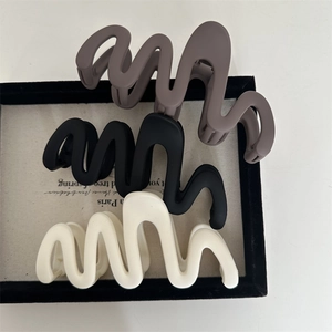 Pinze per capelli opache ondulate in talpa, nero e crema per capelli folti