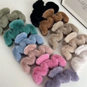 Pince à cheveux évidée en peluche de 11 couleurs, accessoire de coiffure doux et ondulé