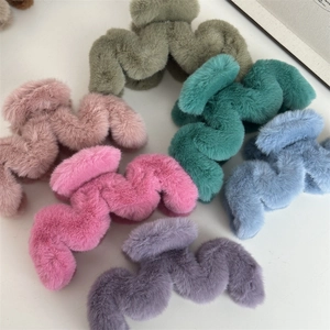 Pince à cheveux en peluche ondulée aux couleurs Morandi pour coiffures élégantes femme