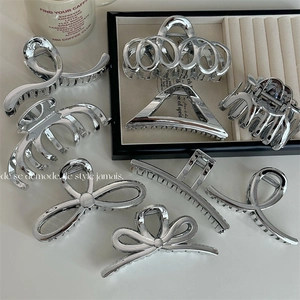 Pinces à Cheveux en Plastique Électroplaqué Argent Métallique Grande Pince Requin Papillon Ajouré Géométrique Triangle Accessoires Femme