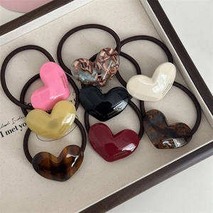 Set of eight high-elasticity hair ties with resin heart charms in diverse vintage colors