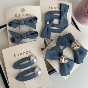 Haarklammer-Set aus blauem Denim mit Perlen und goldenem Herz-Charm für Damen