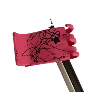 Matte große Haarklammer in Pink mit schwarzen unregelmäßigen abstrakten Linien