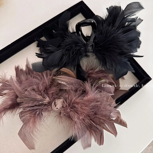 Elegant Ostrich Feather Hair Claw Large Shark Clip Ostrich Hair Accessories For Women Evening Party Banquet Hair Clip