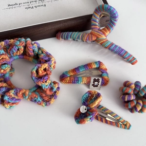Ensemble d'accessoires cheveux au crochet arc-en-ciel avec grande pince et barrettes