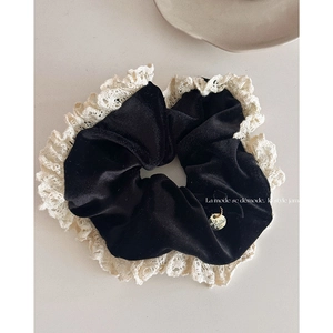 French Style Velvet Lace Edge Scrunchie Elegant Hair Tie Vintage Large Hair Ring With Metal Pendant Hair Accessories Women