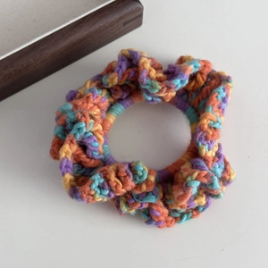 Chouchou fait main au crochet coloré avec fil de tricot arc-en-ciel pour femmes et filles
